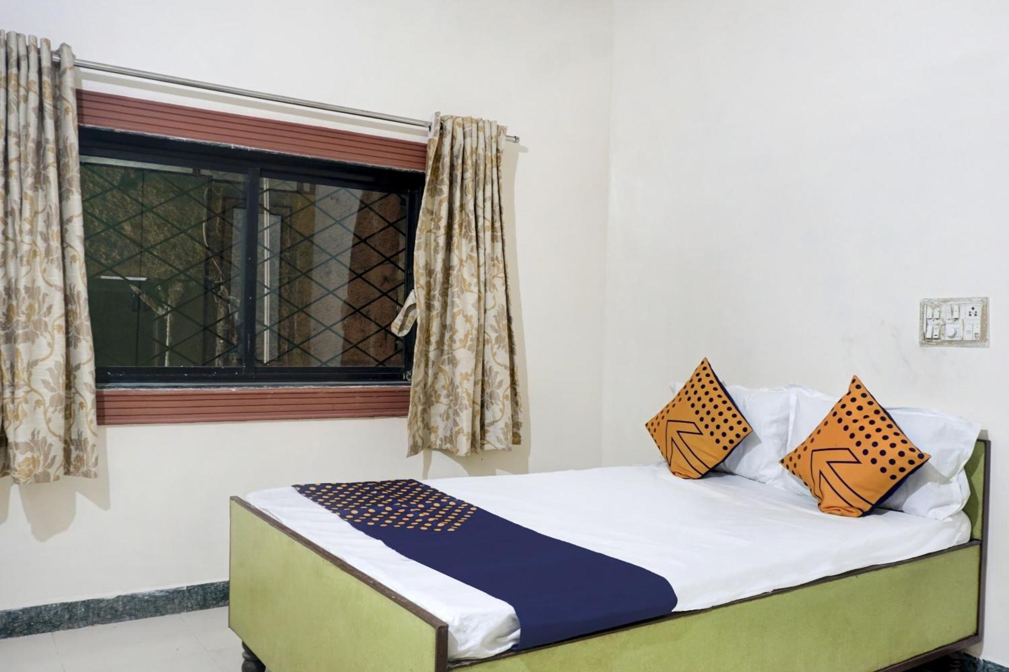 Spot On 74501 Hotel Supriya Garden Vagholi Exterior photo