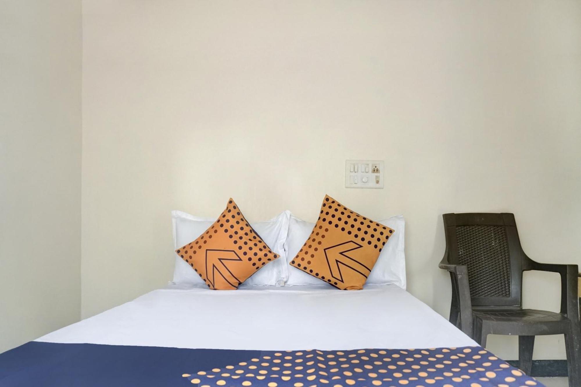Spot On 74501 Hotel Supriya Garden Vagholi Exterior photo